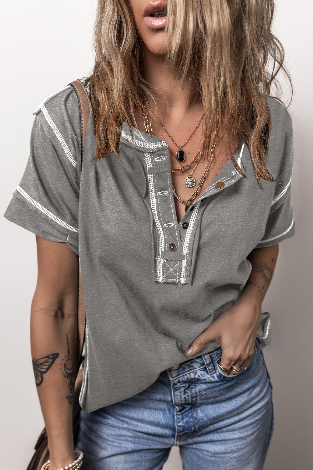 Contrast Stitching Buttoned T Shirt