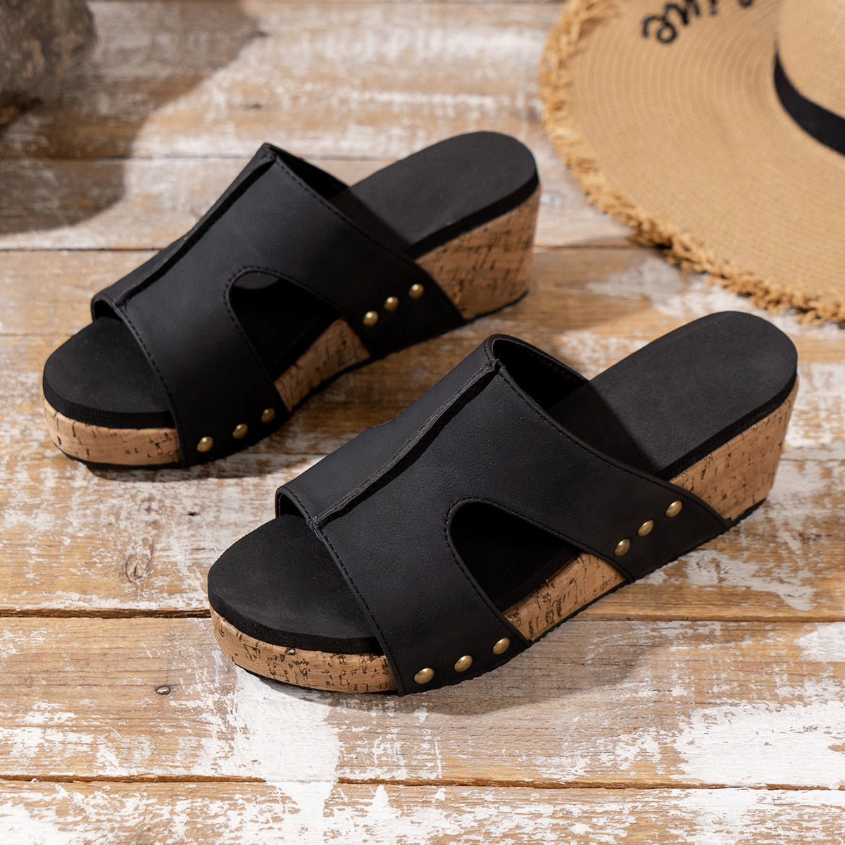 Best Selling Light Sole Stud Sandals