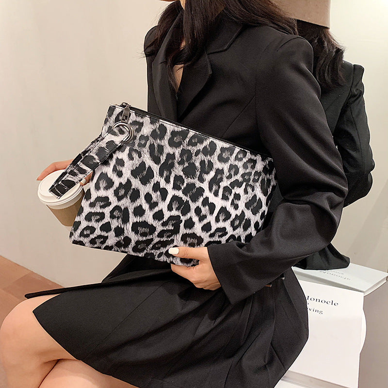 Leopard Print Temperament Clutch Bag